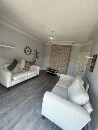 2 bed Flat to rent Image 4