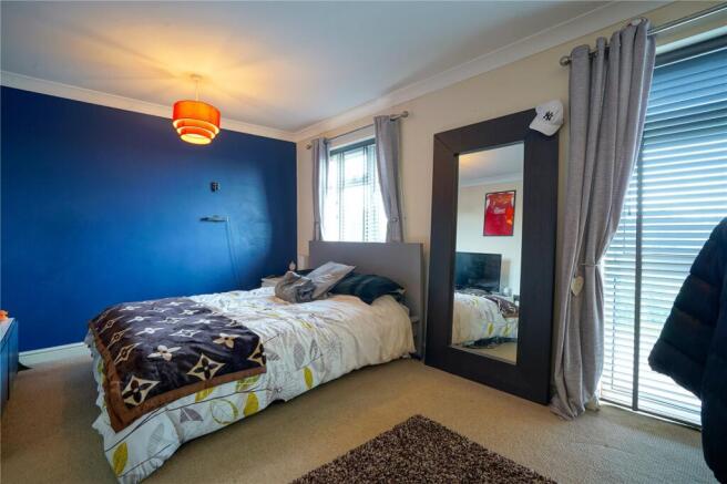 4 bed House for sale Image 9