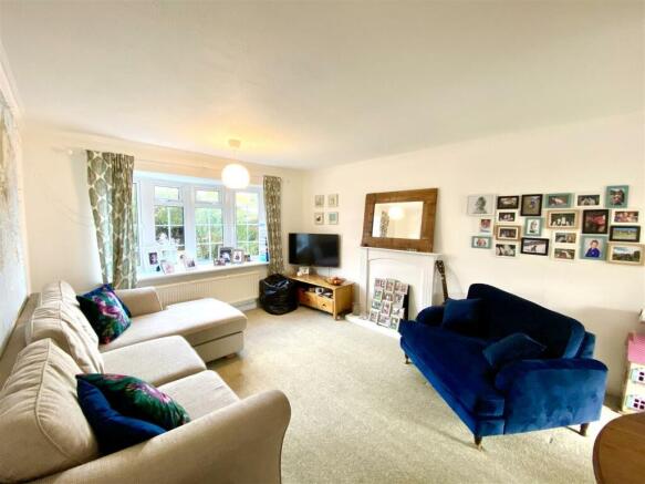 SITTING/DINING ROOM
