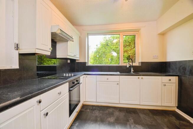 3 bed Semi-Detached for sale Image 10