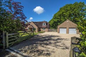 Oakwood, Shoreham Road, Henfield BN5 9SD
