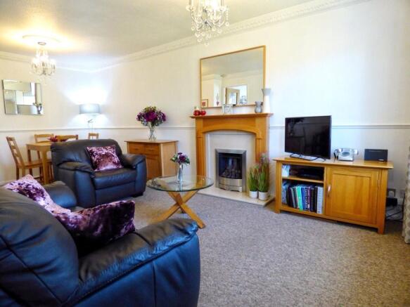 Lounge/Dining Room