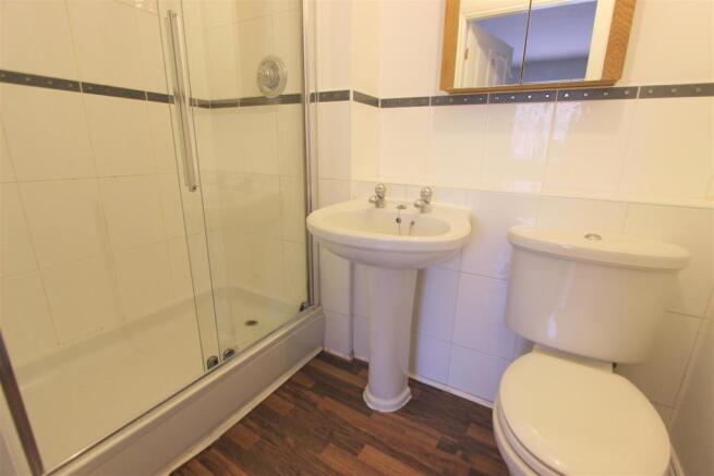 EN-SUITE SHOWER ROOM