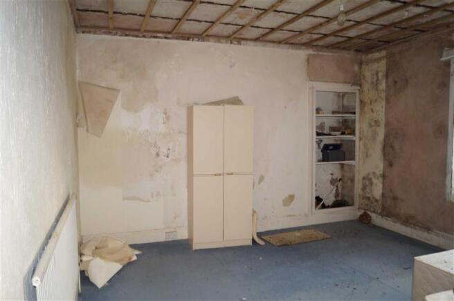 Rear bedroom (east)
