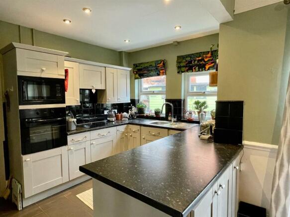 Kitchen,..jpg