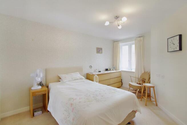 Double Bedroom: