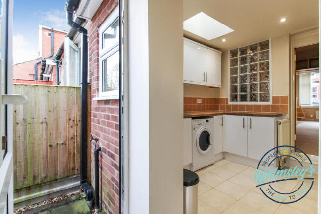 Kitchen access from gardens