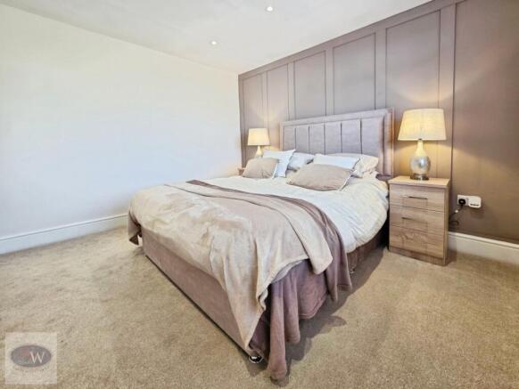 4 bed Semi-Detached Bungalow for sale Image 11