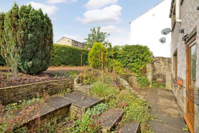 4 bed Detached for sale Image 9