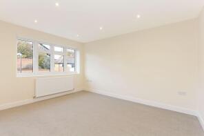85a, Runnymede, Colliers Wood, London SW19 2RQ
