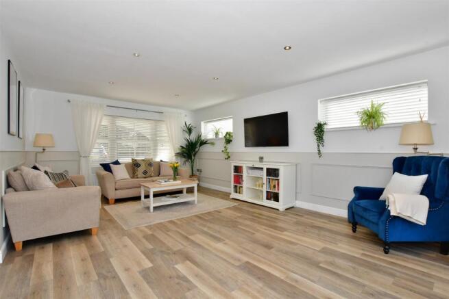 Lounge/ Diner/ Kitchen