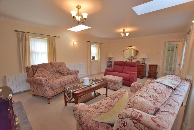3 bed Semi-Detached for sale Image 6