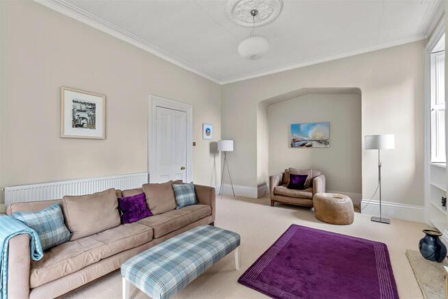 6 bed Semi-Detached for sale Image 10