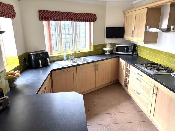 Beechey Close, Great Barr, Birmingham B43 7LN photo 3