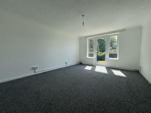 LOUNGE DINING ROOM