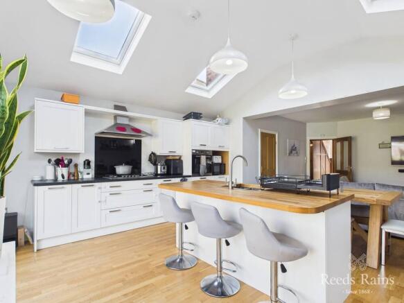 3 bed Semi-Detached for sale Image 7