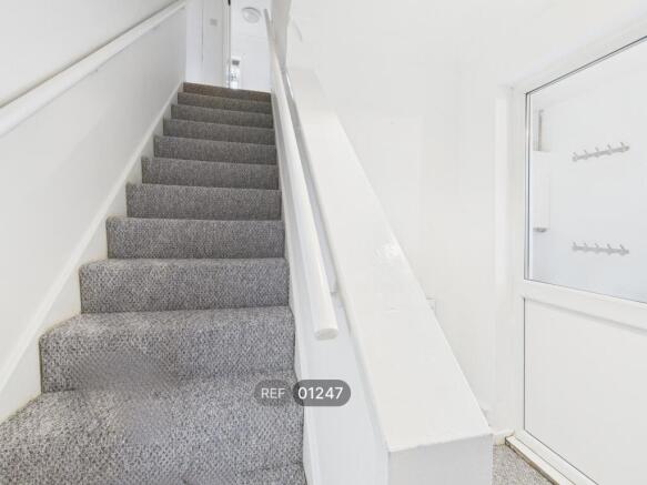 3 bed Semi-Detached to rent Image 8
