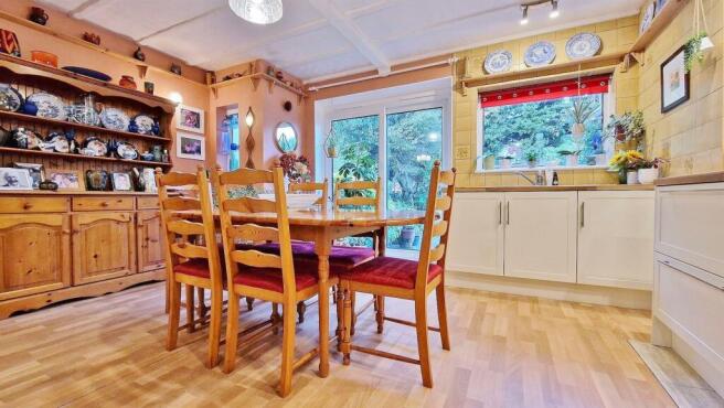 Kitchen/Dining Area