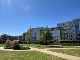 Flat 39, 4 Kestrel Court, Heron Way, Maidenhead SL6 8DJ