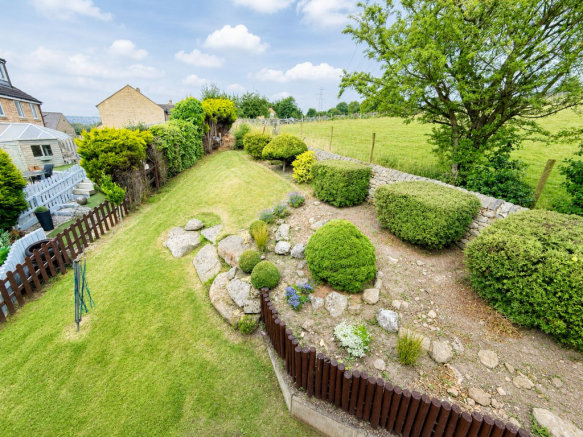 3 bed Town House for sale Image 7