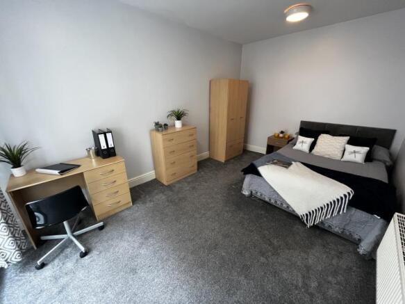 4 bed Terraced to rent Image 5
