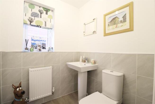 4 bed Detached for sale Image 8