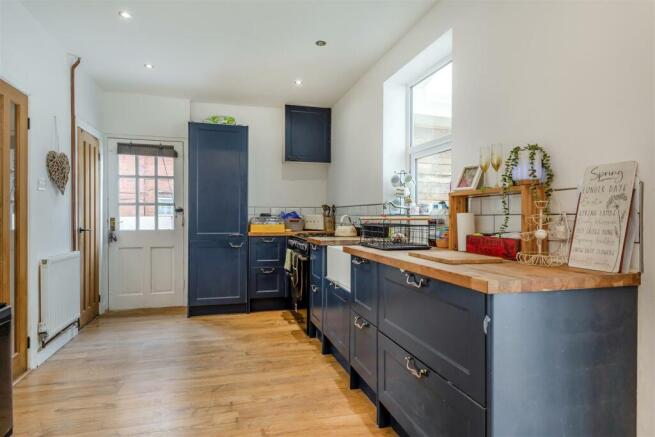 8558784-interior15.jpg