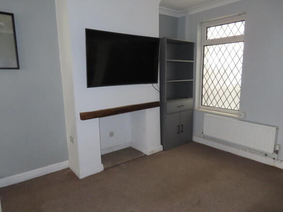 2 bed Terraced to rent Image 5