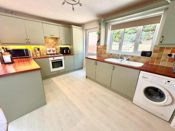 4 bed Detached for sale Image 4