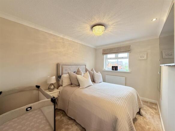 4 bed Detached for sale Image 11