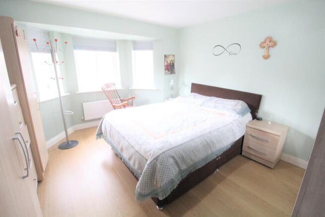 6 bed Detached for sale Image 11