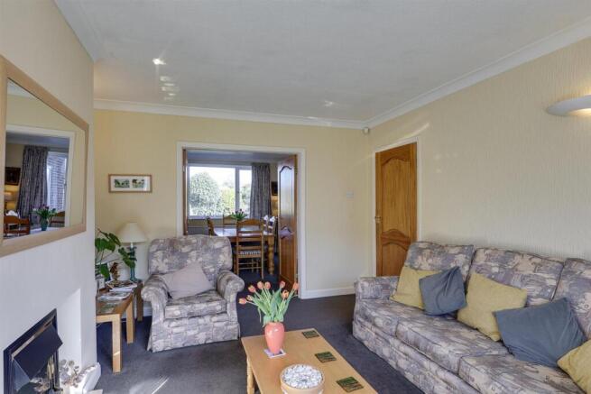4 bed Semi-Detached for sale Image 8