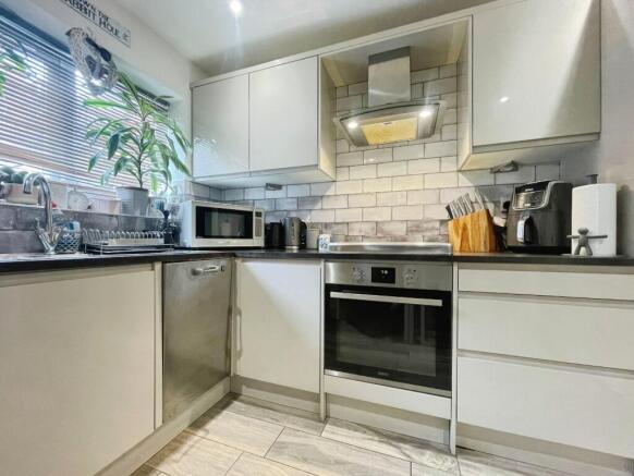 3 bed Semi-Detached for sale Image 6