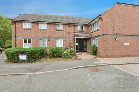 Chichester Close, Hampton, TW12