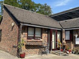 2, 17 Palace Court, Wythfield Road, London SE9 5TG