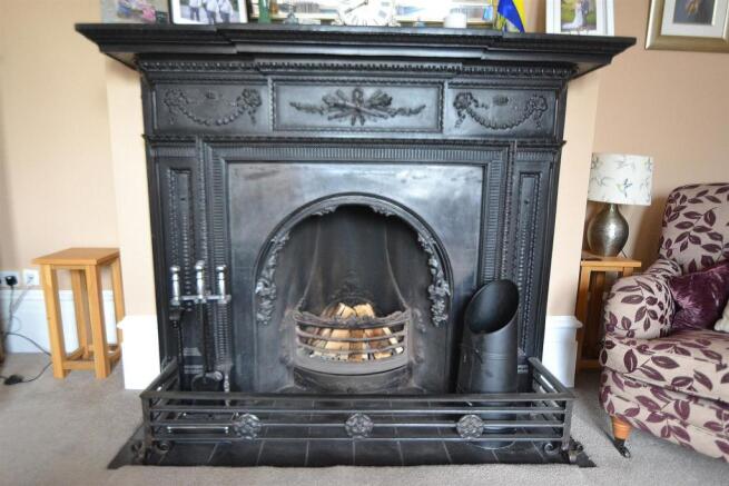 23ERSHAMFIREPLACE.JPG