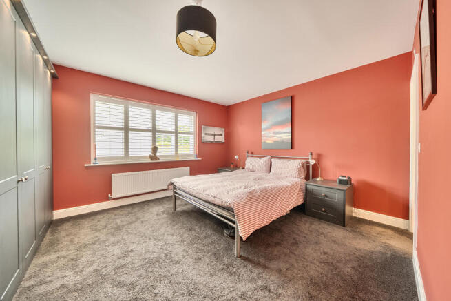 5 bed Detached for sale Image 9