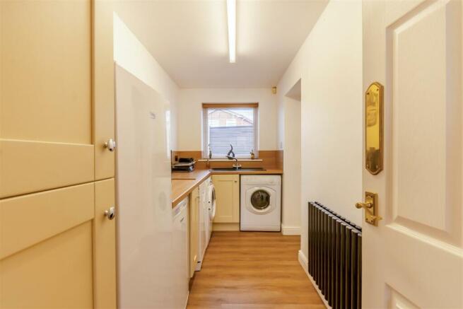 8583379-interior06.jpg