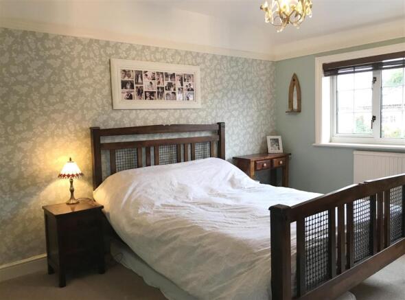 Bed 1.jpg