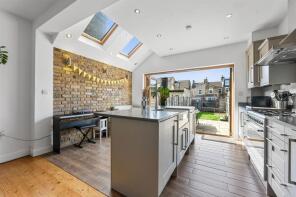 42, Fairfield Road, London E17 6EW