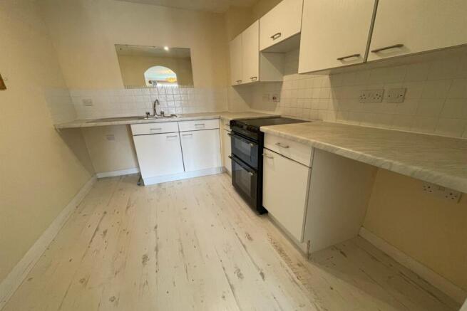 Fitted kitchen with