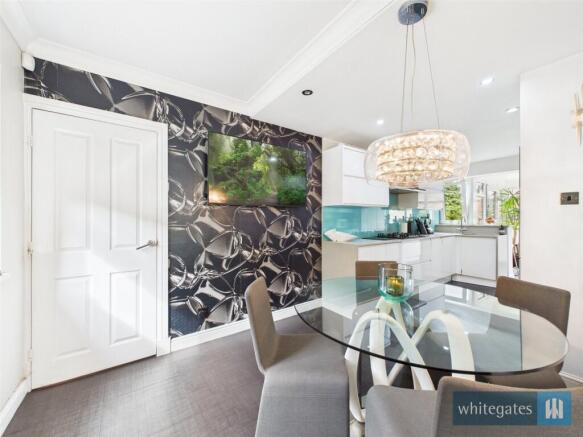 4 bed Detached for sale Image 8