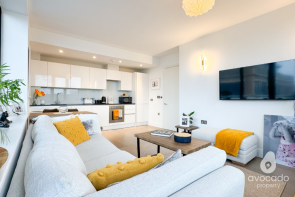 Flat 21, Weir House, Overbridge Square, Newbury RG14 5BP