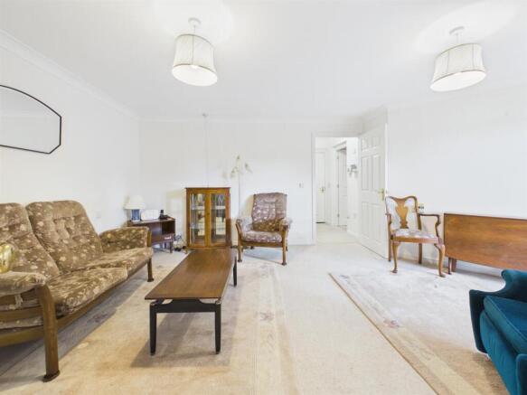 Chieveley Close, Tilehurst, Reading photo 4