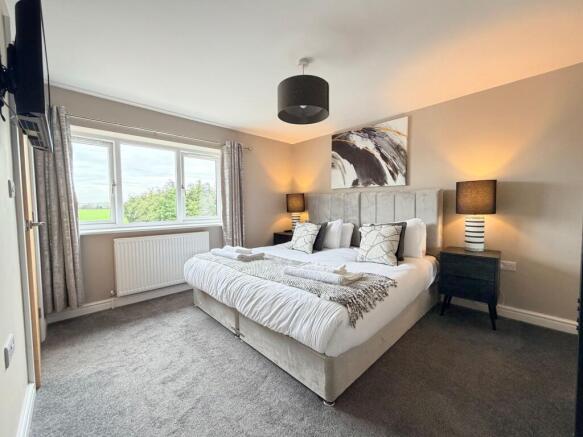 5 bed Detached for sale Image 10