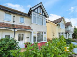 8 Hillside, Pine Grove, Colwyn Bay LL28 4LW