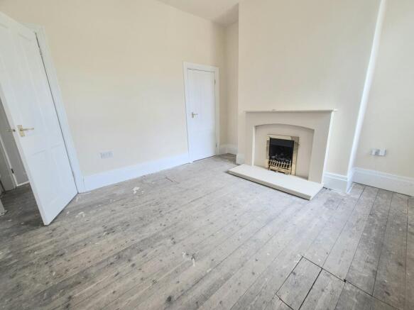 2 bed Terraced to rent Image 6