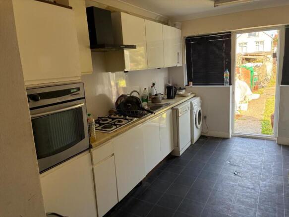 52 Headcorn Road, Thornton Heath, Surrey, CR7 6JP photo 4