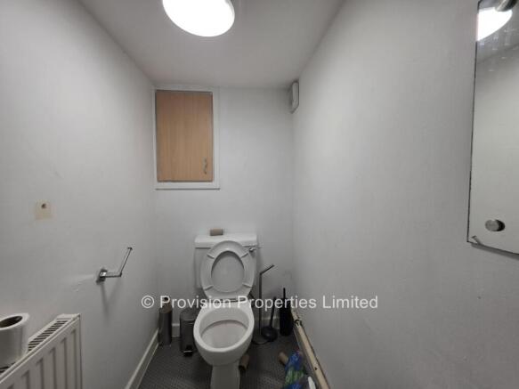 4 bed Terraced to rent Image 4