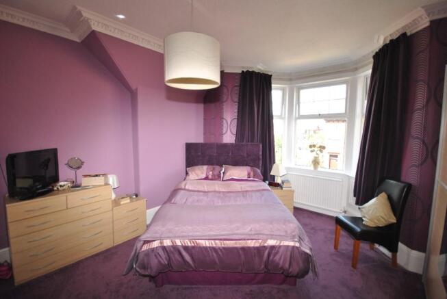 6MASTER BEDROOM